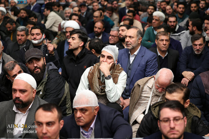 Photos: Imam Khamenei meets with thousands of people on Eid al-Mab'ath
