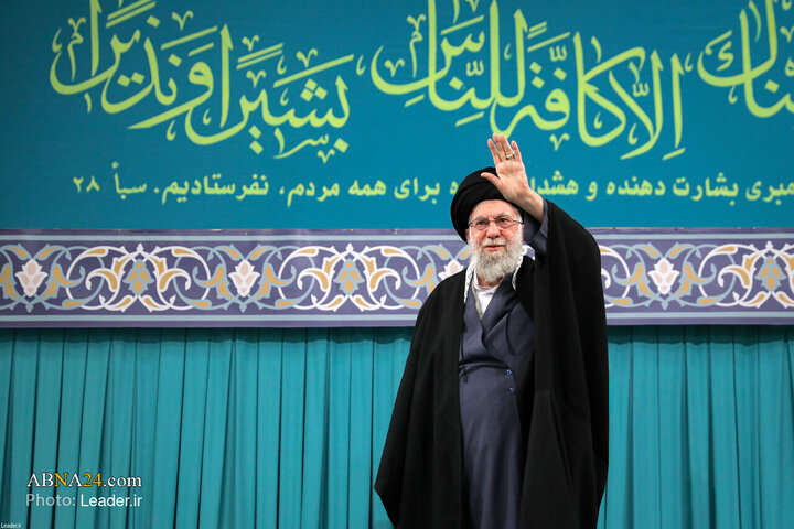 Photos: Imam Khamenei meets with thousands of people on Eid al-Mab'ath