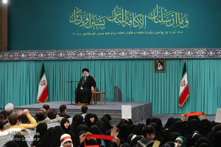 Photos: Imam Khamenei meets with thousands of people on Eid al-Mab'ath