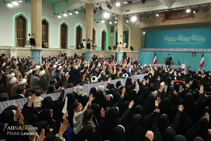 Photos: Imam Khamenei meets with thousands of people on Eid al-Mab'ath