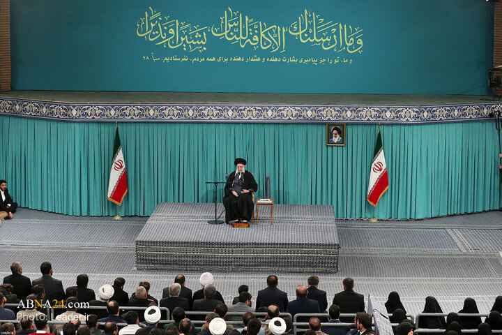 Photos: Imam Khamenei meets with thousands of people on Eid al-Mab'ath