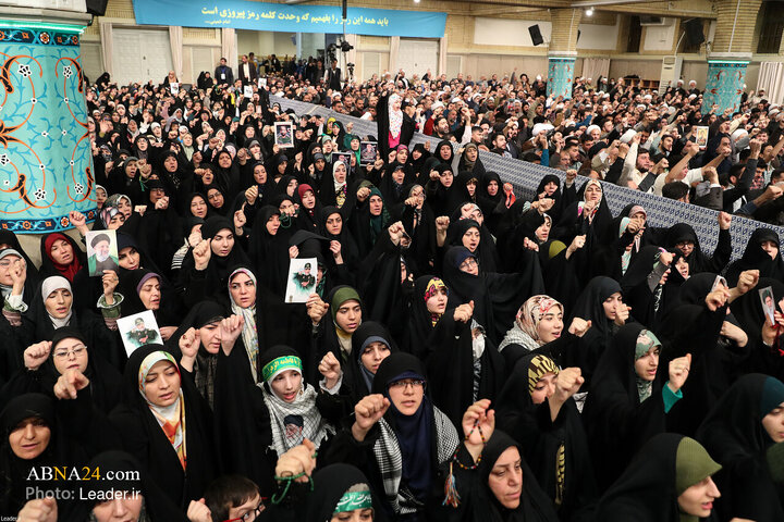 Photos: Imam Khamenei meets with thousands of people on Eid al-Mab'ath