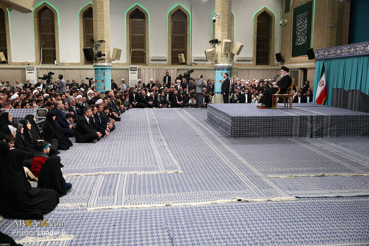 Photos: Imam Khamenei meets with thousands of people on Eid al-Mab'ath