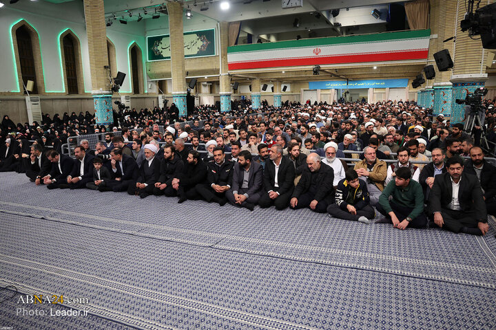 Photos: Imam Khamenei meets with thousands of people on Eid al-Mab'ath
