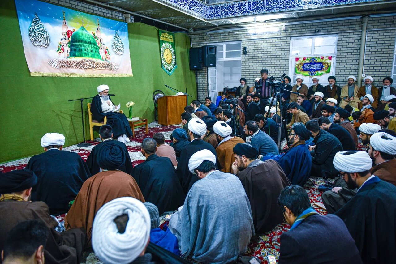 آیت‌الله‌ کریمی جهرمی: از امام زمان (عج) استمداد بجویید/ حوزه باید مظهر اخلاق و حامی مردم باشد