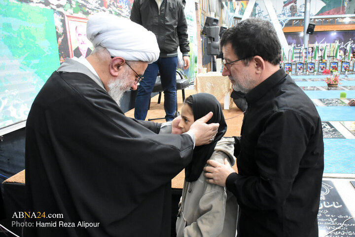 مراسم بزرگداشت هفت شهید مدافع امنیت شهر رشت پنج‌شنبه، (۲۵ دی ۱۴۰۴) با سخنرانی آیت‌الله رضا رمضانی، دبیرکل مجمع جهانی اهل بیت(ع) و نماینده مردم گیلان در مجلس خبرگان رهبری در گلزار شهدای این شهر برگزار شد.