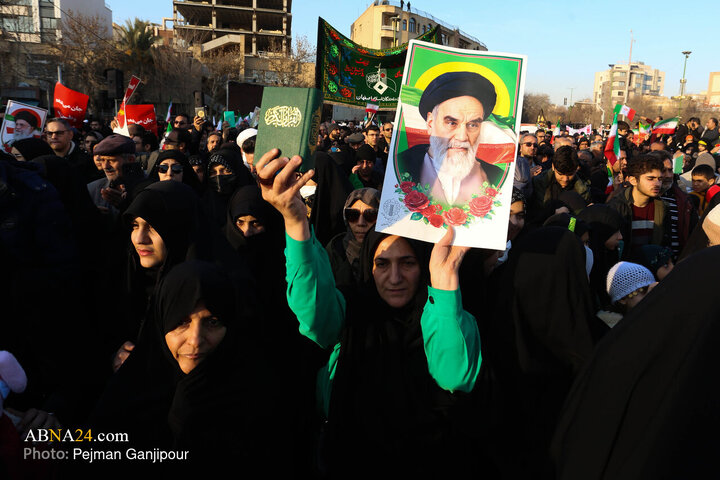 راهپیمایی و تجمع همبستگی ملی و تکریم صلح و دوستی، دوشنبه (۲۲ دی ۱۴۰۴) در محکومیت اقدامات تروریستی اخیر و تشییع شهدای امنیت با حضور مردم در اصفهان برگزار شد.