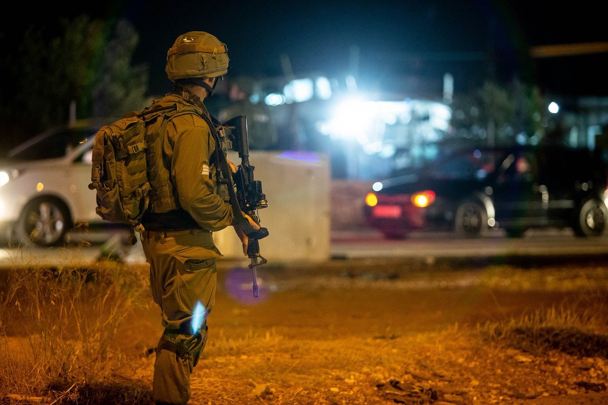 Israeli occupation forces besieges Old Mosque, detains Palestinian worshippers near Ramallah