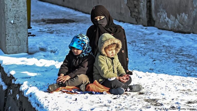 زمستان سخت و کاهش کمک‌های بین‌المللی، بحران گرسنگی در افغانستان را شدیدتر می‌کند