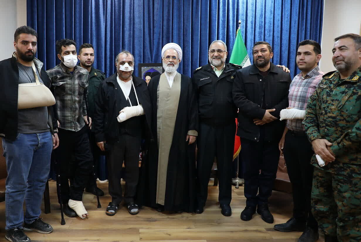 تقدیر مدیر حوزه‌های علمیه از فرمانده انتظامی کشور/ آیت‌الله اعرافی: دفاع از کشور، جهاد مشروع است