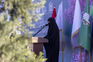 El Santuario Sagrado de Al-Abbas celebra el Festival de la Corona de la Castidad en la Universidad de Karbala