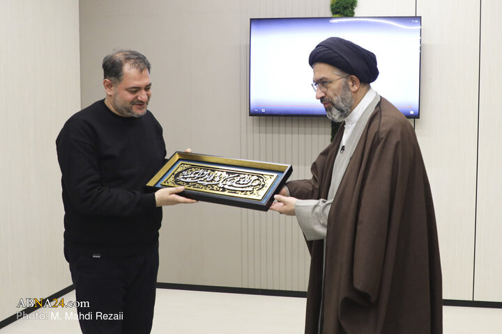 بازدید معاون فرهنگی و جمعی از مدیران رسانه‌ای حرم بانوی کرامت از خبرگزاری ابنا