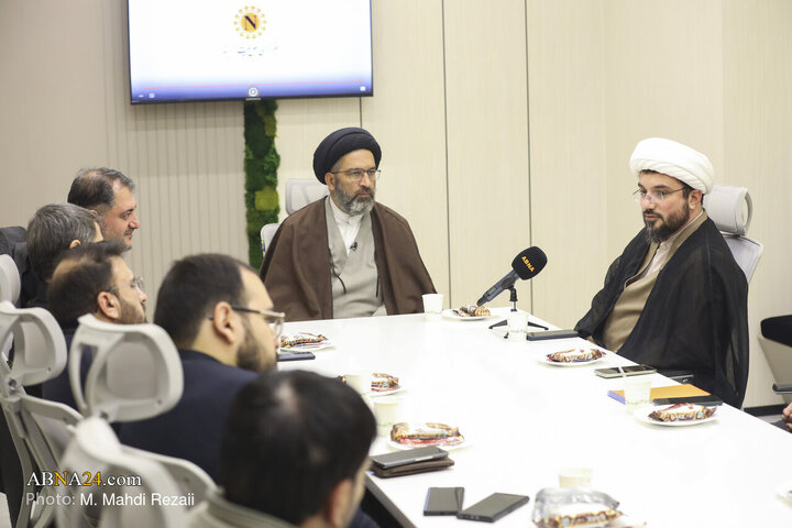 بازدید معاون فرهنگی و جمعی از مدیران رسانه‌ای حرم بانوی کرامت از خبرگزاری ابنا