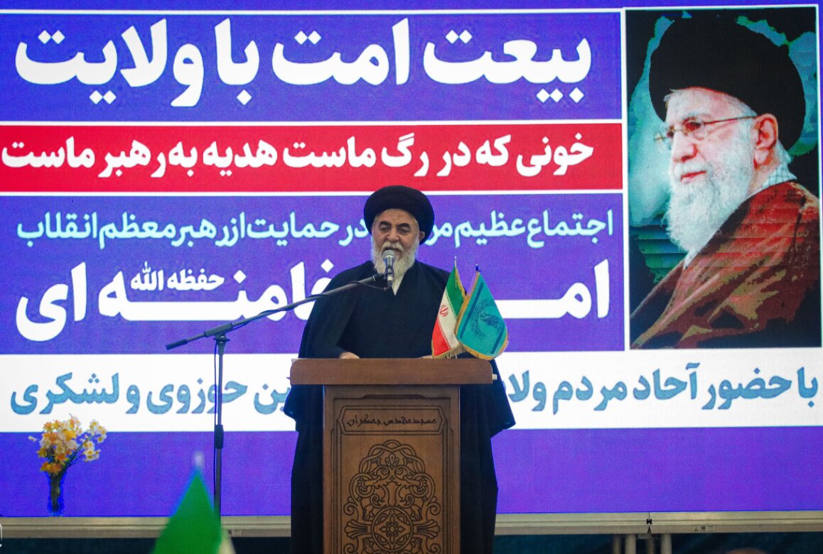 ملت ایران در دفاع از رهبر انقلاب تا پای جان ایستاده است/ رهبر معظم انقلاب خط قرمز جهان اسلام است