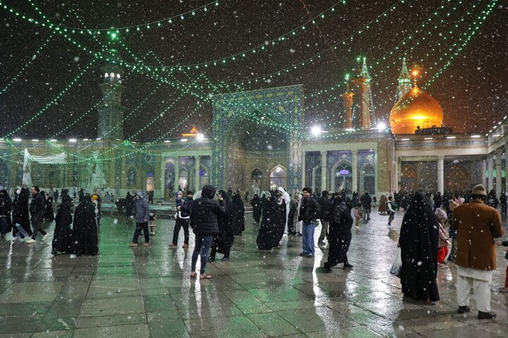 Photos: Snowy atmosphere of Fatima Masoumeh shrine on eve of Hazrat Abbas birth anniversary