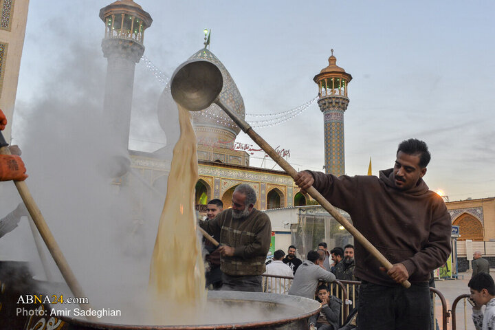 مراسم پخت ۲۰ تن سمنو به همت جوانان هیئت جان نثاران صاحب الزمان(عج) همزمان با اعیاد شعبانیه پنج‌شنبه (۲بهمن۱۴۰۴) در محوطه حرم مطهر امامزاده سید علاءالدین جسین(ع) شیراز در حال برگزاری است.