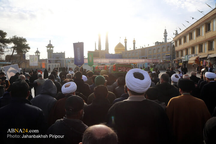 مراسم تشییع پیکر حجت‌الاسلام والمسلمین مرحوم حاج سیدهادی حسینی سیستانی(ره) برادر حضرت آیت‌الله العظمی سید علی سیستانی، عصر امروز یکشنبه (۲۸ دی ۱۴۰۴) از مسجد امام حسن عسکری(ع) به سمت حرم مطهر حضرت فاطمه‌ معصومه(س) برگزار شد.
