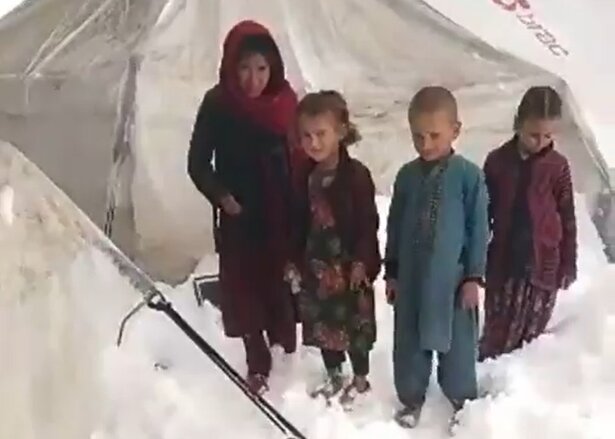 یونیسف: سرمای زمستان جان ۲۷۰ هزار کودک آواره زلزله‌زده افغانستان را تهدید می‌کند