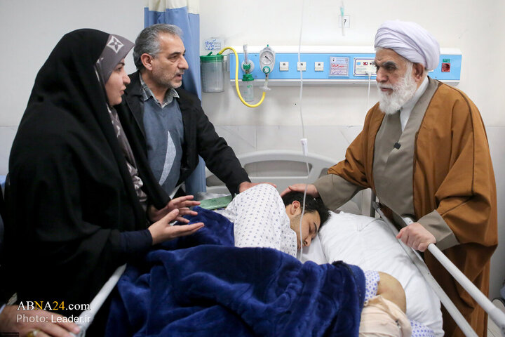 Photos: Supreme Leader’s representatives visit Iranian veterans’ homes
