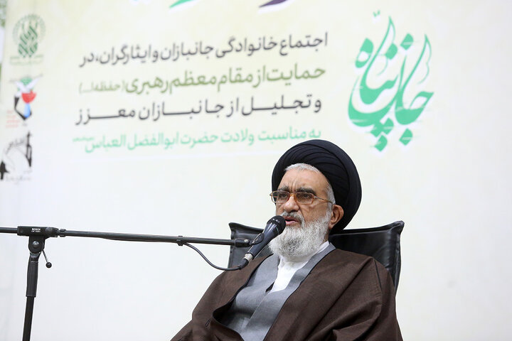 Photos: Honoring veterans of Qom province at Hazrat Masoumeh shrine