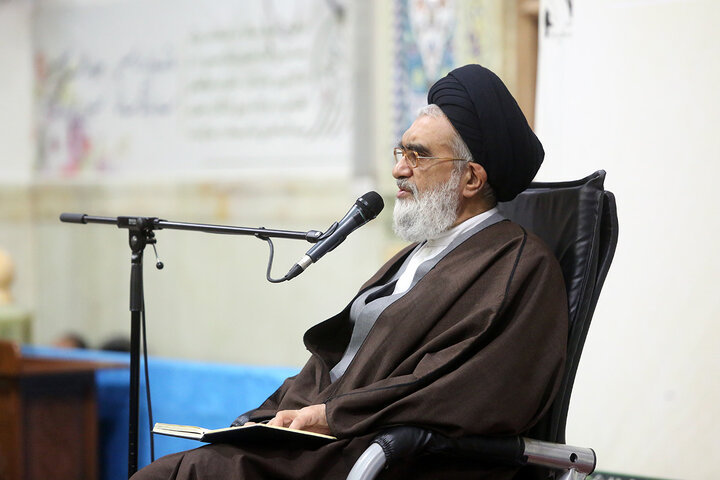 Photos: Honoring veterans of Qom province at Hazrat Masoumeh shrine