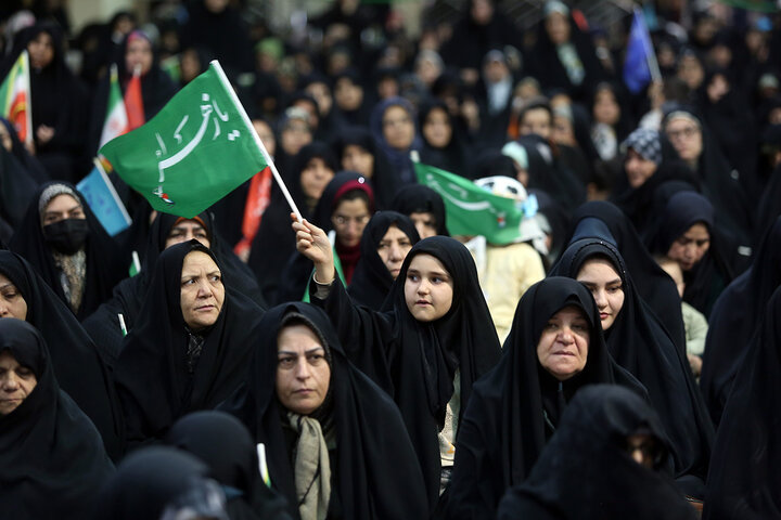 Photos: Honoring veterans of Qom province at Hazrat Masoumeh shrine