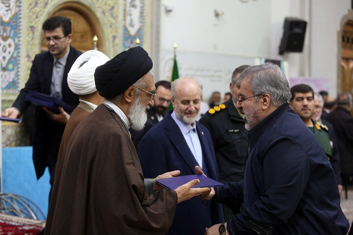 Photos: Honoring veterans of Qom province at Hazrat Masoumeh shrine