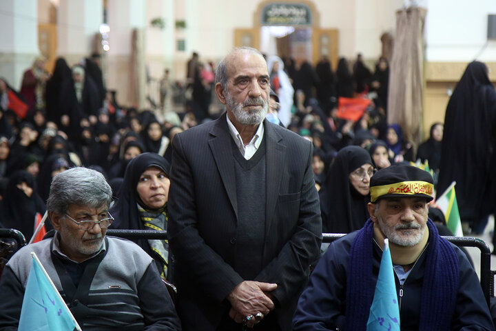 Photos: Honoring veterans of Qom province at Hazrat Masoumeh shrine