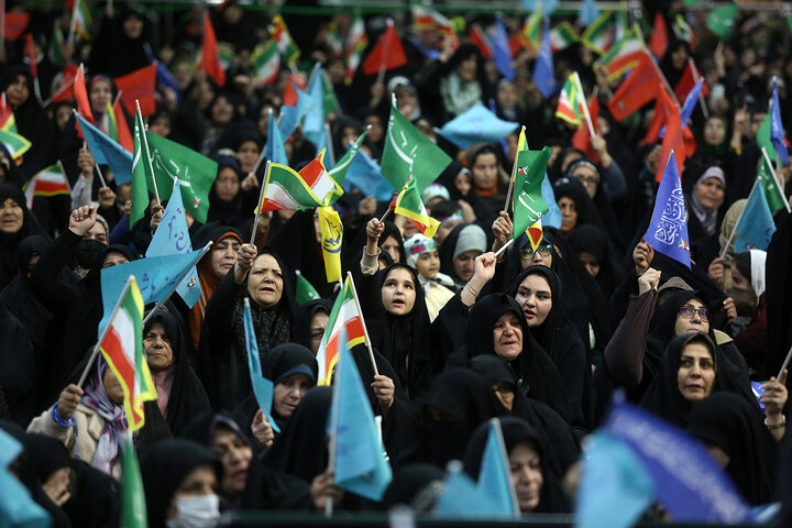 Photos: Honoring veterans of Qom province at Hazrat Masoumeh shrine