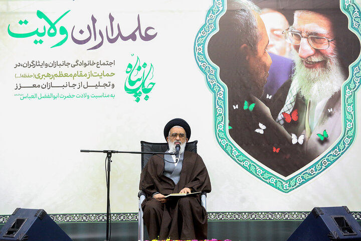 Photos: Honoring veterans of Qom province at Hazrat Masoumeh shrine