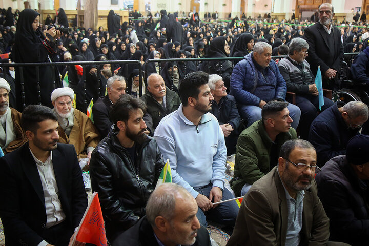 Photos: Honoring veterans of Qom province at Hazrat Masoumeh shrine