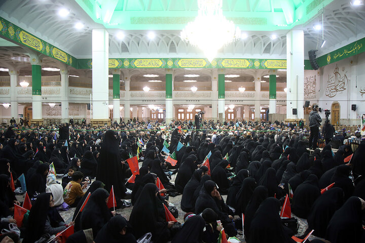Photos: Honoring veterans of Qom province at Hazrat Masoumeh shrine
