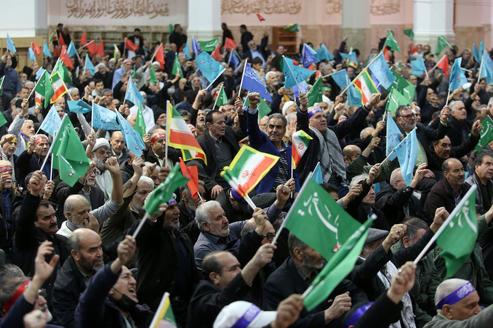 Photos: Honoring veterans of Qom province at Hazrat Masoumeh shrine
