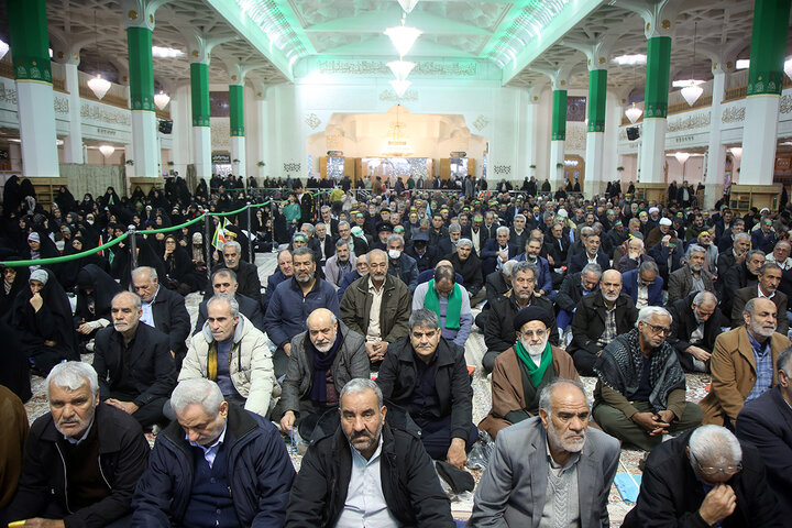 Photos: Honoring veterans of Qom province at Hazrat Masoumeh shrine
