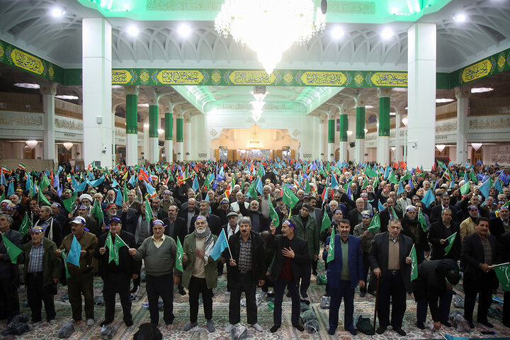 Photos: Honoring veterans of Qom province at Hazrat Masoumeh shrine