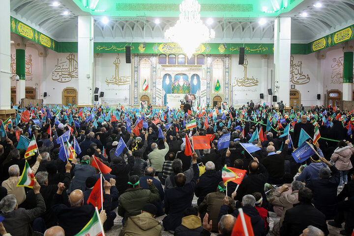 Photos: Honoring veterans of Qom province at Hazrat Masoumeh shrine