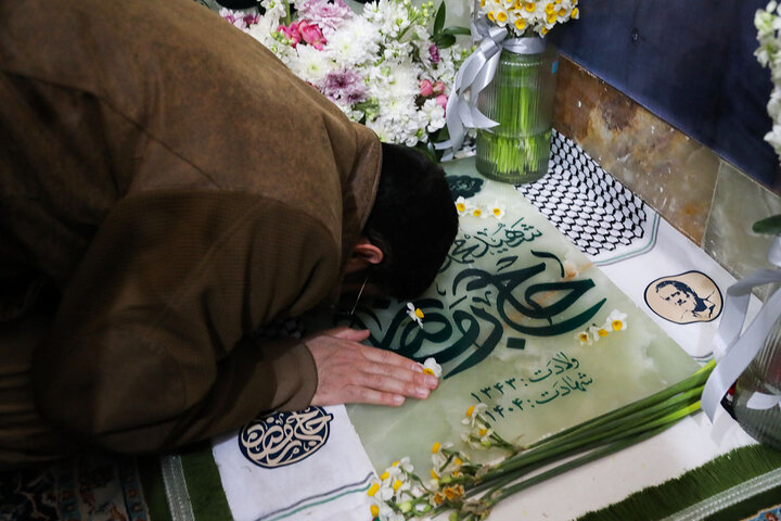 Photos: Unveiling of Martyr Izadi’s Tombstone at Hazrat Masoumeh Holy Shrine