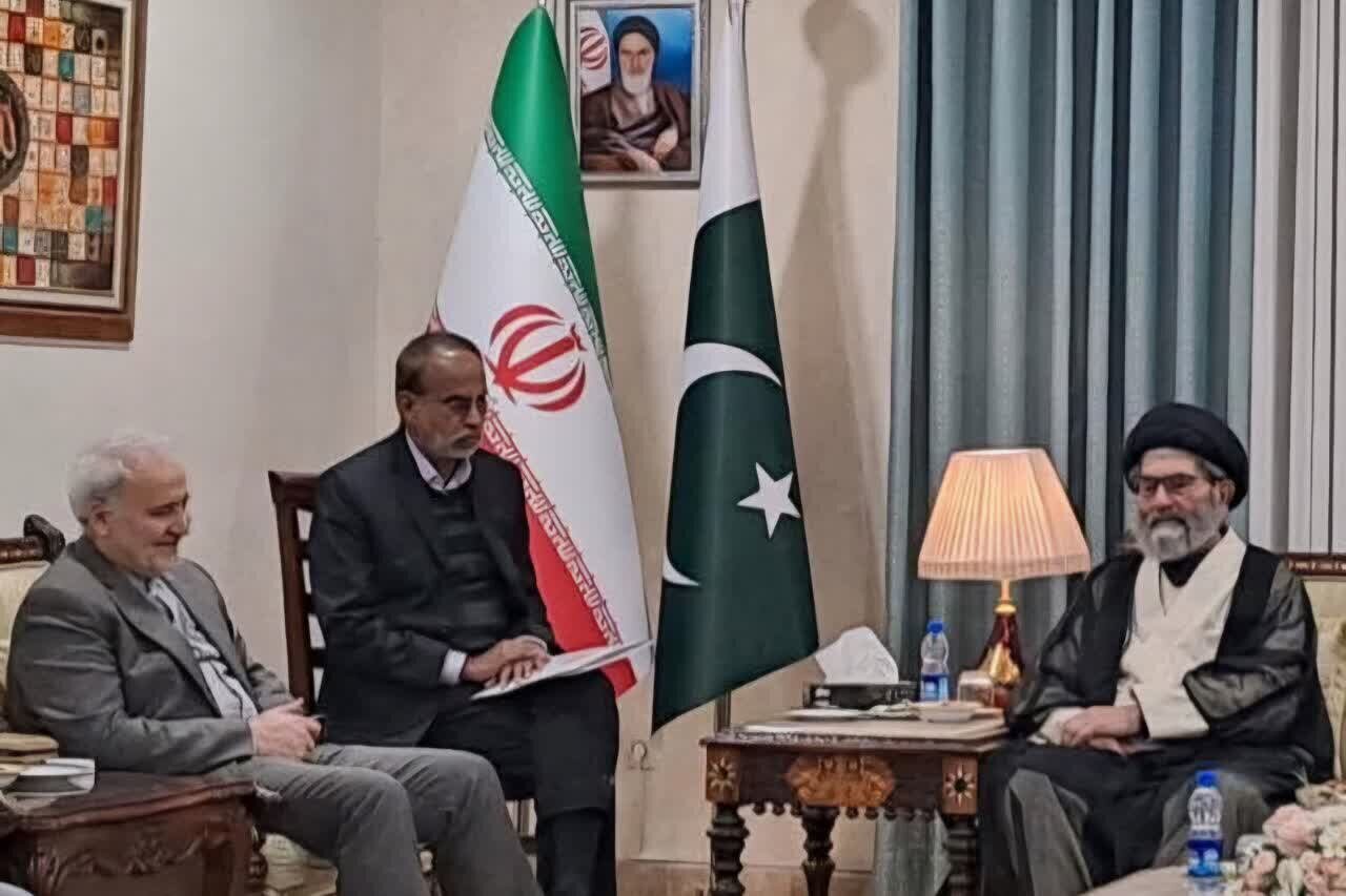 Iranian, Pakistani Nations Have Always Stood Shoulder to Shoulder in Times of Hardship: Scholar