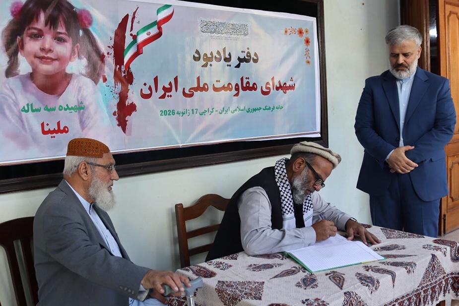 اندیشمند پاکستانی: ایران در برابر نظام بردگی مدرن ایستاده است/ رهبری شجاع و توانمند آیت‌الله خامنه‌ای، مایه‌ی افتخار امت اسلامی