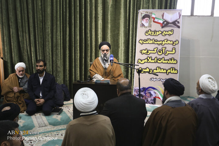 Photos: Gathering of Seminary Students in Isfahan Condemning Insults to Qur’an, Islamic Sanctities