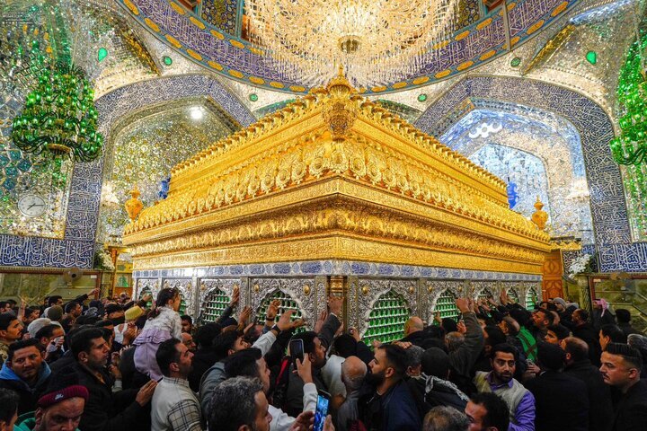 تصاویر | رونمایی از تاج طلایی ضریح مطهر امیرالمومنین امام علی(ع)