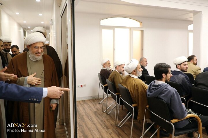 ورود آیت‌الله اراکی عضو مجلس خبرگان رهبری به مراسم هفتمین همایش کتاب سال حکومت اسلامی