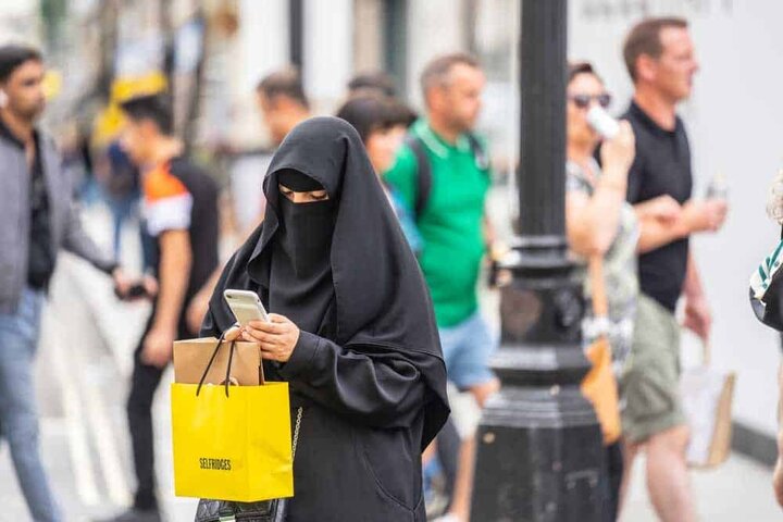 ویدیو | حمله وحشیانه پلیس هلند به زنان محجبه