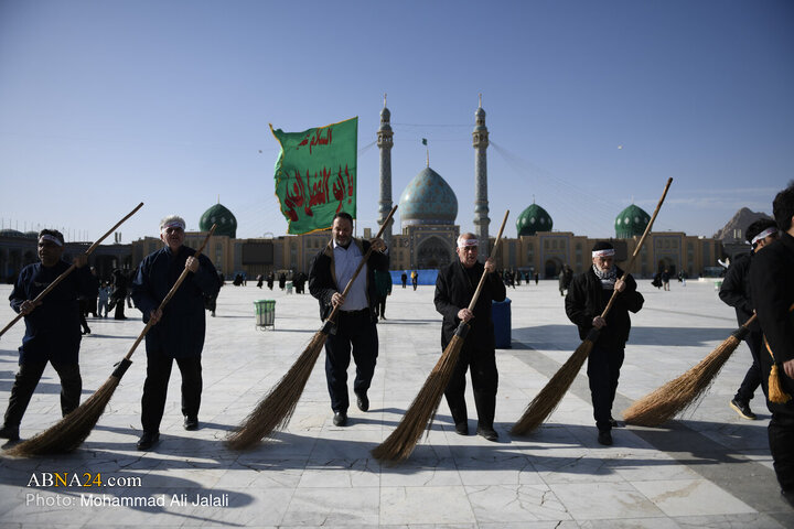 آئین جاروکشی خادمان مسجد مقدس جمکران