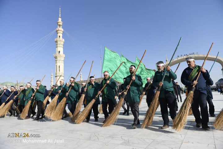 آئین جاروکشی خادمان مسجد مقدس جمکران