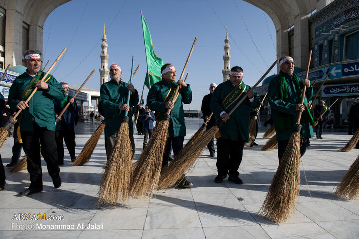 آئین جاروکشی خادمان مسجد مقدس جمکران