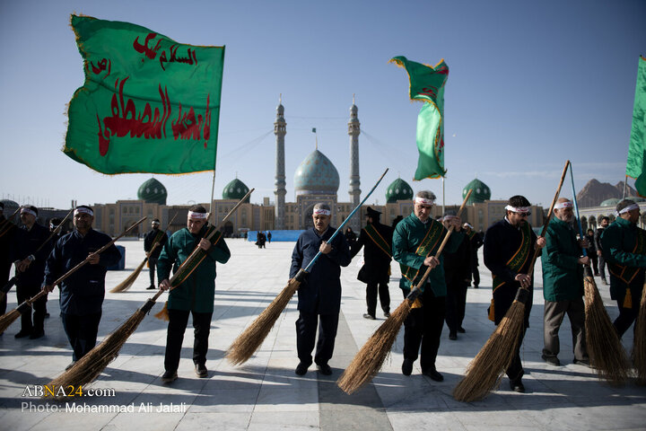 Photos: Sweeping Ceremony of Servants of Jamkaran Mosque