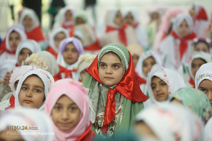 مراسم جشن «شده ام ۹ ساله» با حضور ۲ هزار دختر نومکلف از شهرهای مختلف سراسر ایران (۹بهمن ۱۴۰۴) به میزبانی حرم مطهر حضرت فاطمه معصومه سلام الله علیها برگزار شد.
