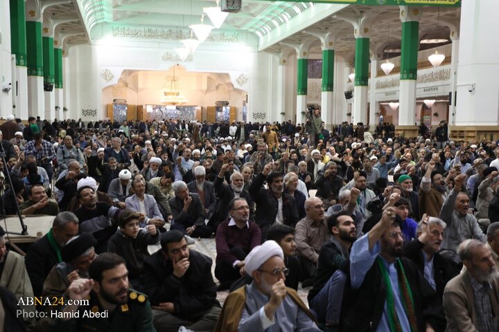 مراسم گرامیداشت شهدای اغتشاشات اخیر از سوی نهادهای عالی حوزوی پنج‌شنبه (۹ بهمن ۱۴۰۴) با سخنرانی حجت‌الاسلام والمسلمین حاجی صادقی در شبستان امام خمینی(ره) حرم مطهر بانوی کرامت حضرت فاطمه معصومه(س) برگزار شد.