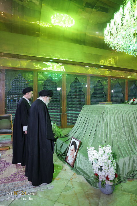 حضور رهبر معظم انقلاب در مرقد بنیانگذار جمهوری اسلامی ایران